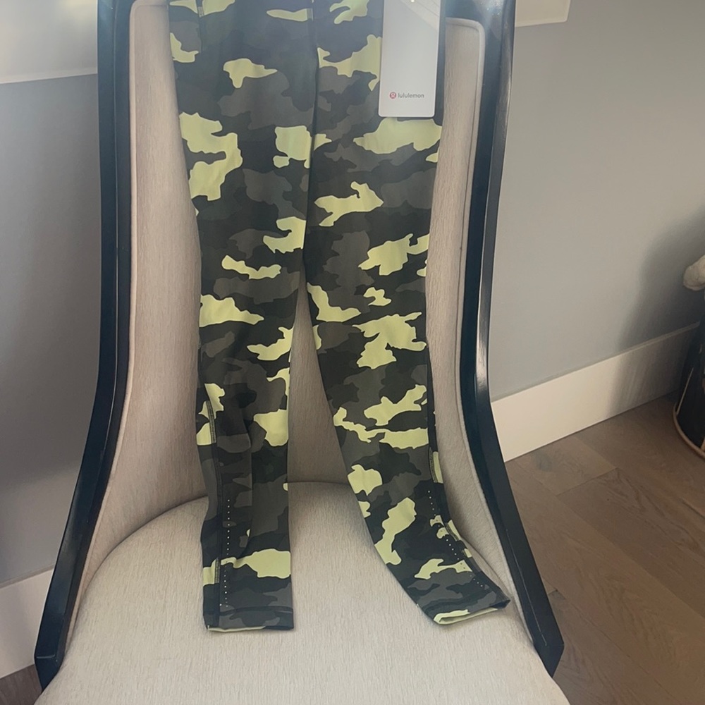Never worn LULULEMON Swift Speed HR